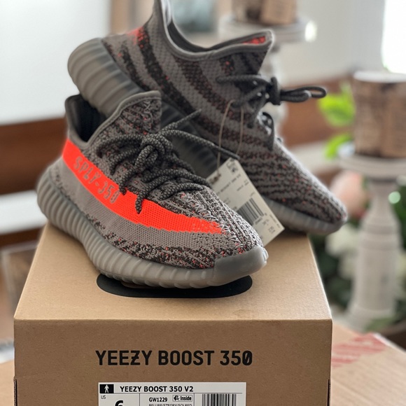 SOLD 💜 Yeezy Boost 350 V2 - Picture 2 of 7